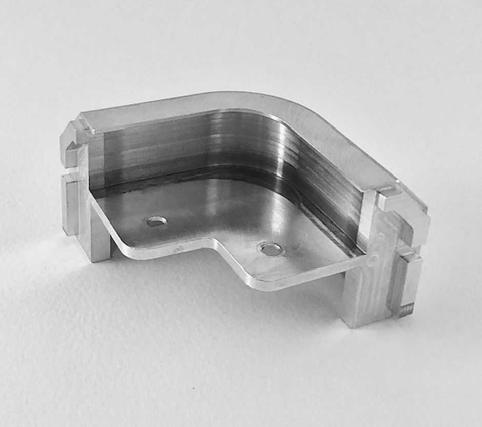 CNC milling machine producing components